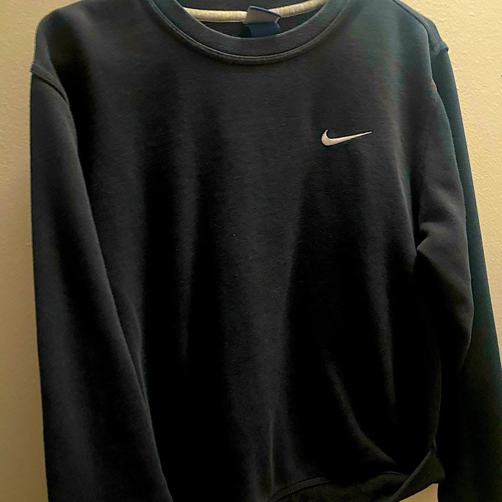 Black & white Nike sweatshirt